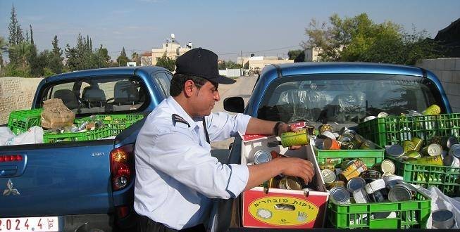 ضبط مواد غذائية وتجميلية مهربة في سلواد